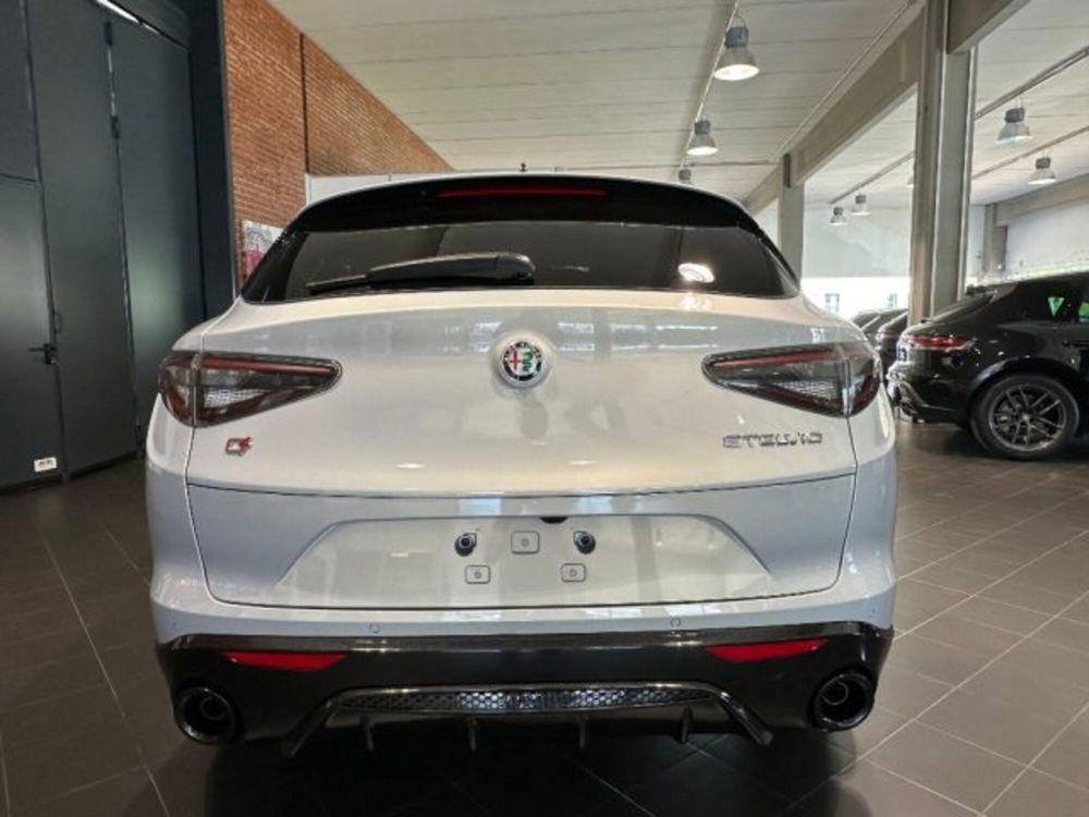 Alfa Romeo Stelvio nuova a Bologna (8)