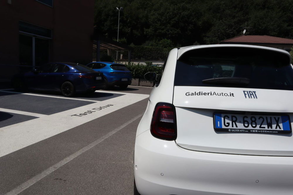 Fiat 500e usata a Salerno (16)