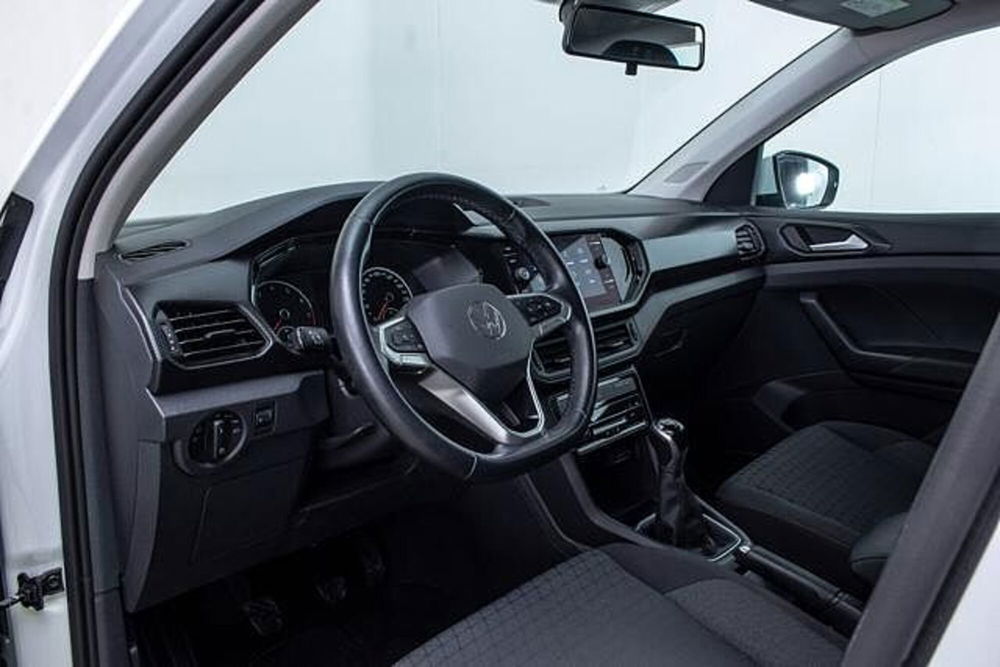 Volkswagen T-Cross usata a Novara (11)