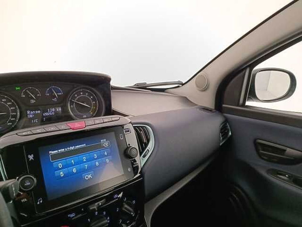 Lancia Ypsilon usata a Venezia (13)