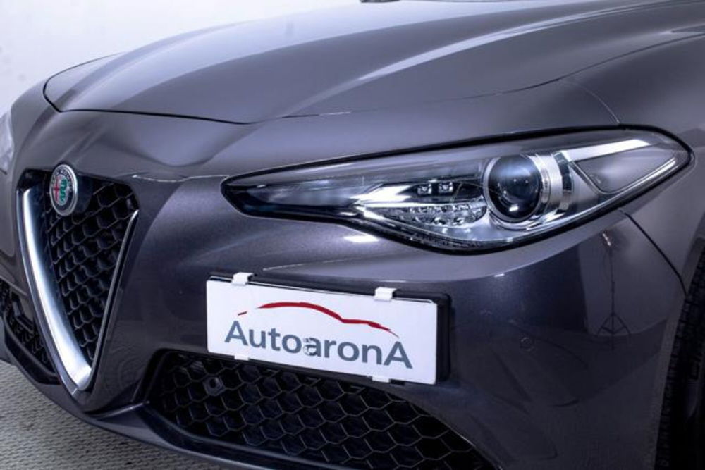 Alfa Romeo Giulia usata a Novara (10)