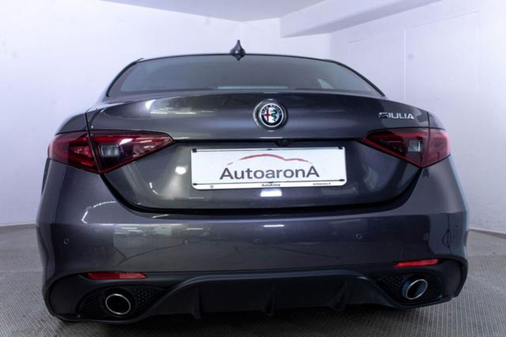 Alfa Romeo Giulia usata a Novara (5)