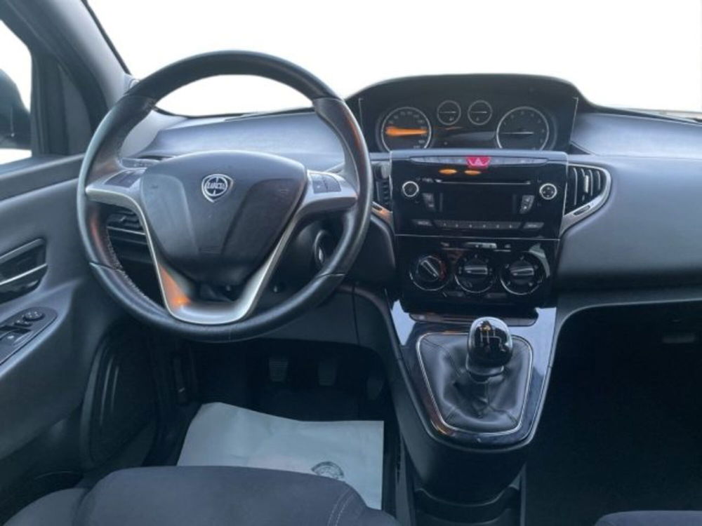 Lancia Ypsilon usata a Vercelli (8)