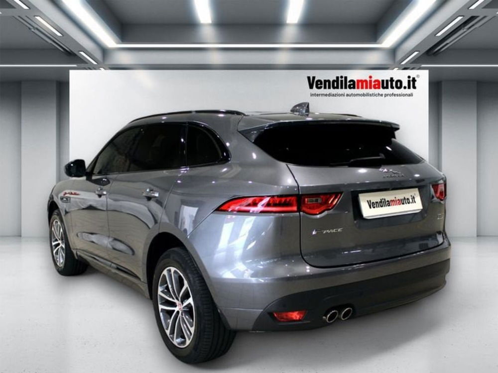 Jaguar F-Pace usata a Milano (14)