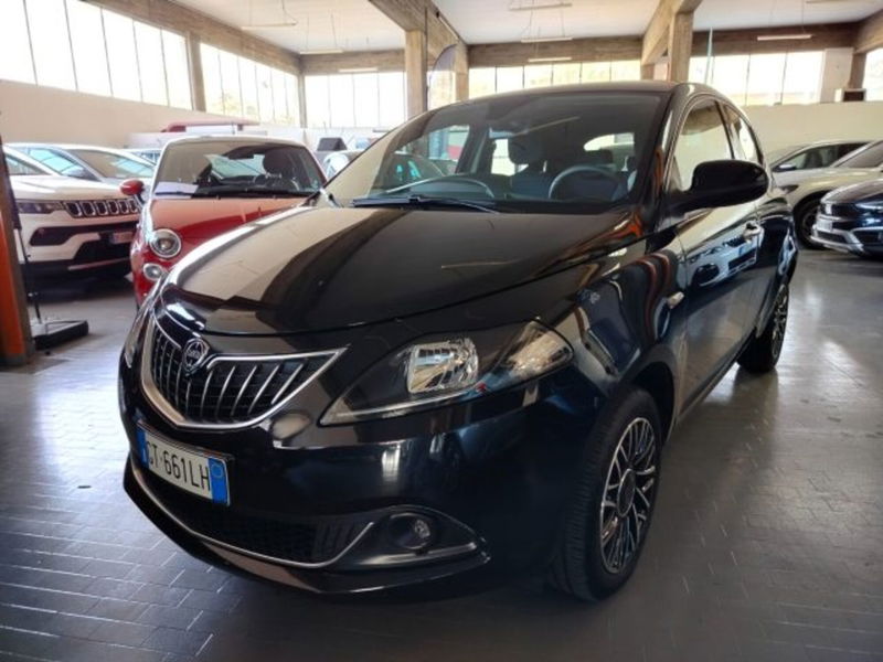 Lancia Ypsilon 1.0 FireFly 5 porte S&amp;S Hybrid Ecochic Silver  del 2024 usata a Cesena