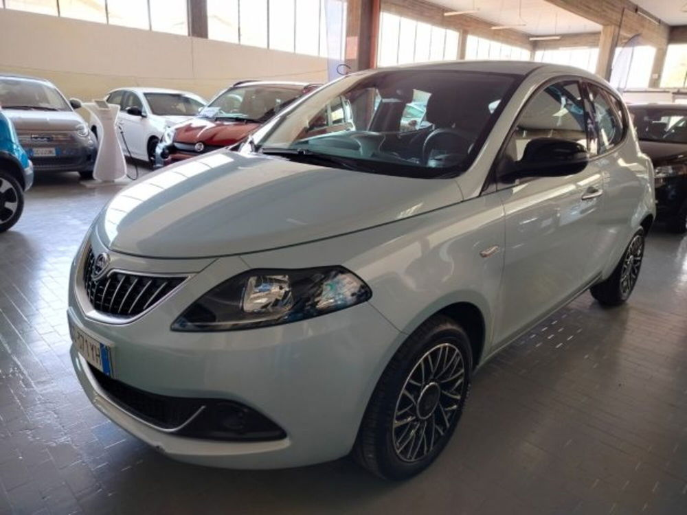 Lancia Ypsilon usata a Forlì-Cesena