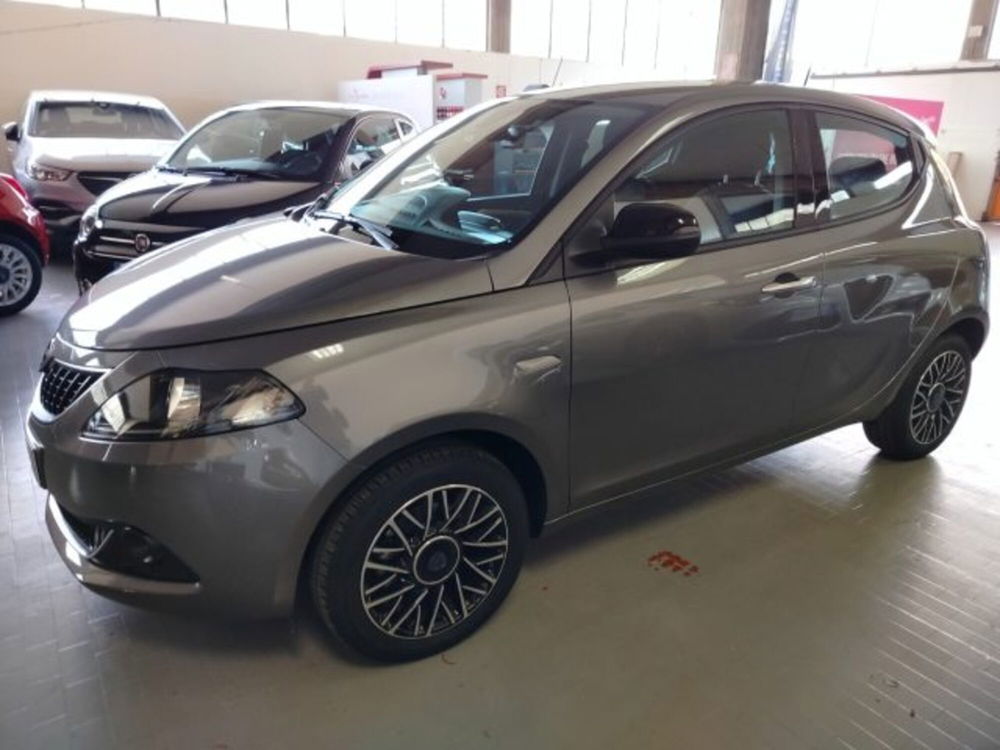 Lancia Ypsilon usata a Forlì-Cesena (4)