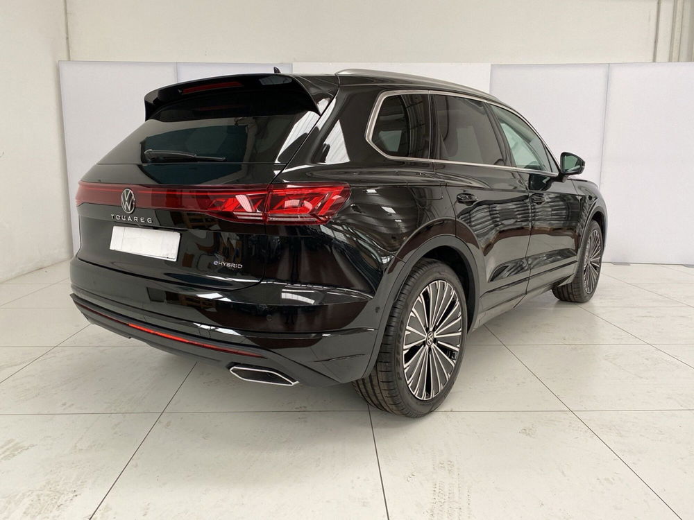 Volkswagen Touareg nuova a Lodi (4)