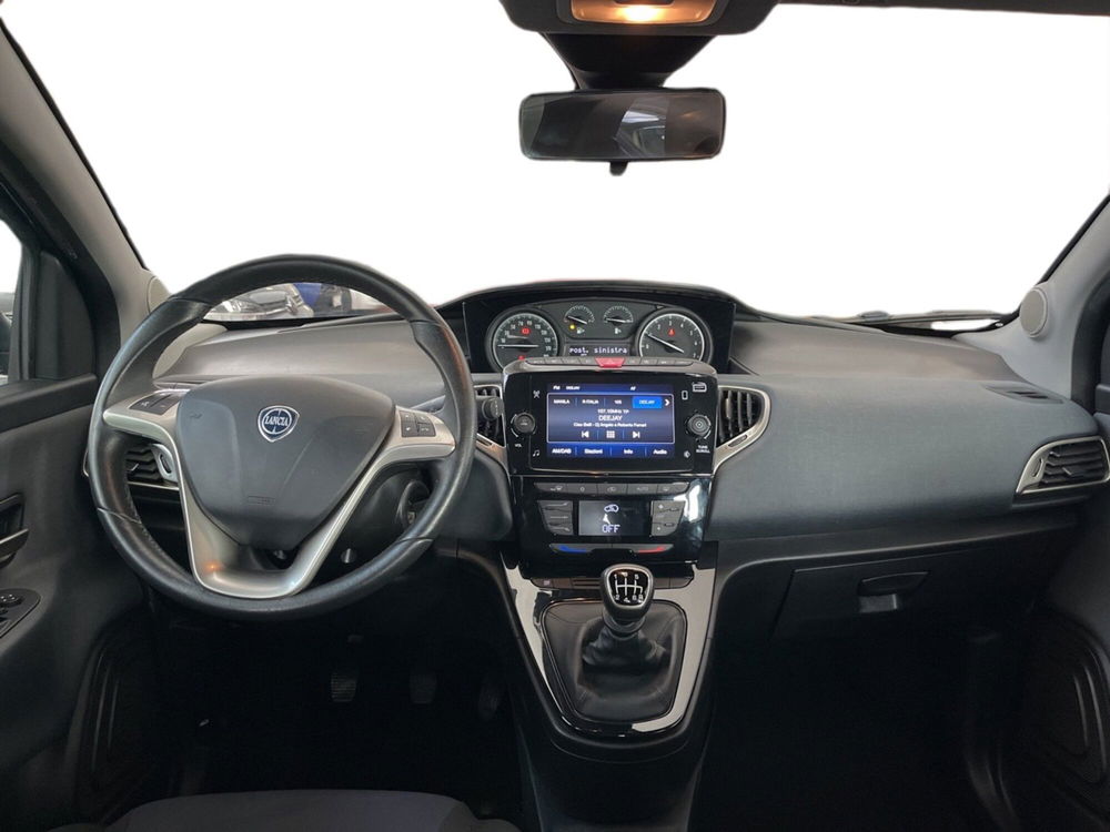 Lancia Ypsilon usata a Torino (10)