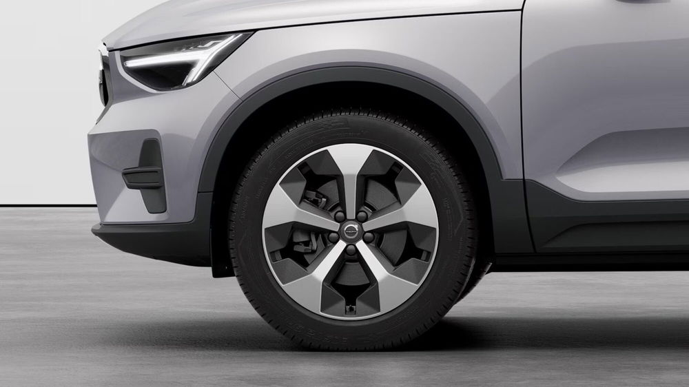 Volvo XC40 nuova a Como (2)