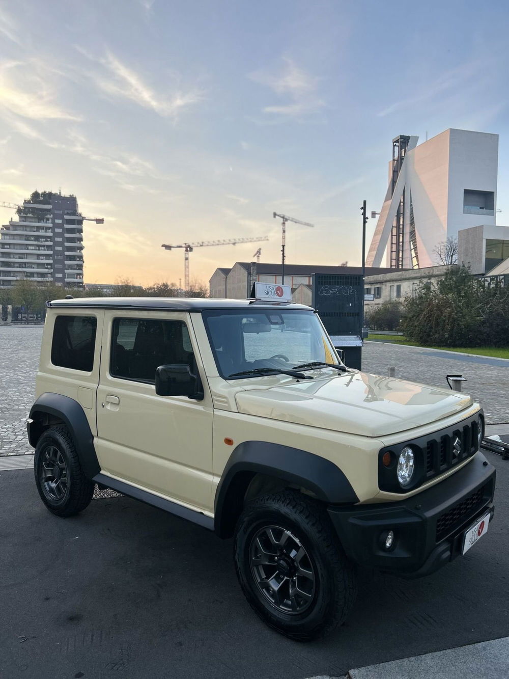 Suzuki Jimny usata a Milano (3)