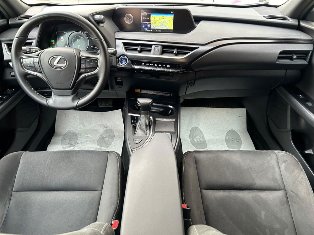 Lexus UX usata a Brescia (13)