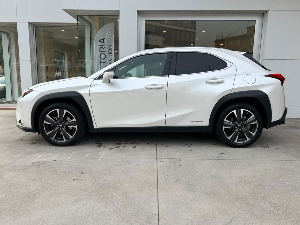 Lexus UX usata a Brescia (3)