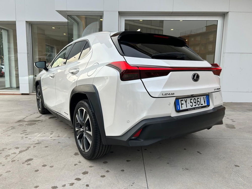 Lexus UX usata a Brescia (4)