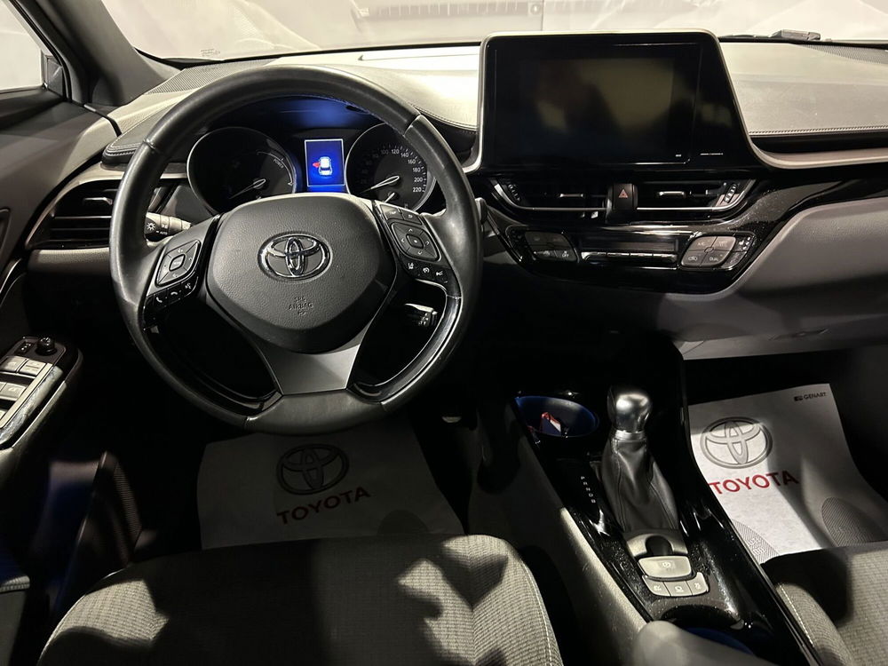 Toyota Toyota C-HR usata a Milano (9)