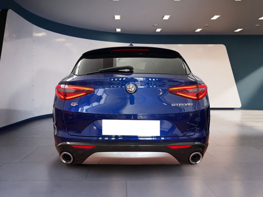 Alfa Romeo Stelvio usata a Torino (5)