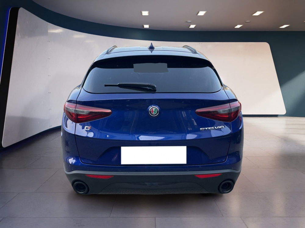 Alfa Romeo Stelvio usata a Torino (5)