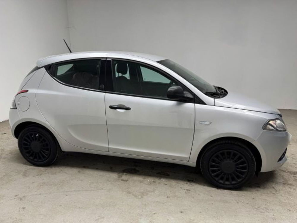 Lancia Ypsilon usata a Biella (7)