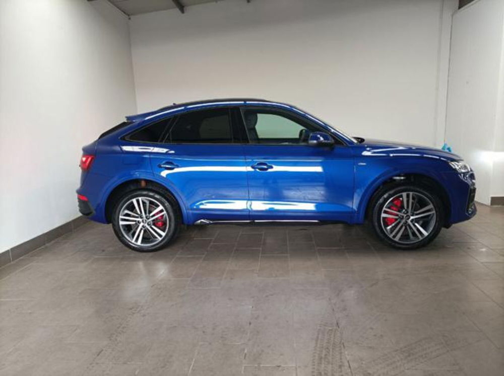 Audi Q5 Sportback nuova a Milano (2)