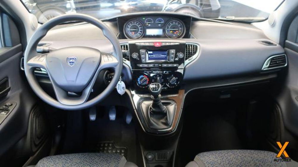 Lancia Ypsilon nuova a Varese (8)