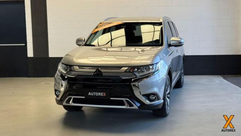 Mitsubishi Outlander 2.0 4WD GPL Bi-fuel CVT Instyle SDA 7 posti  del 2021 usata a Olgiate Olona