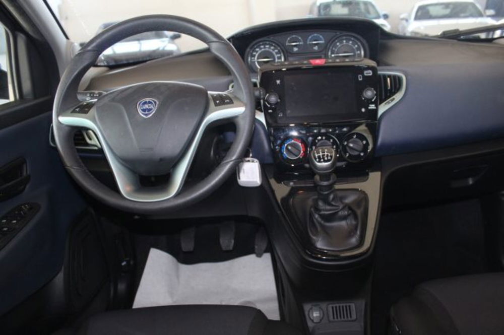 Lancia Ypsilon usata a Terni (11)