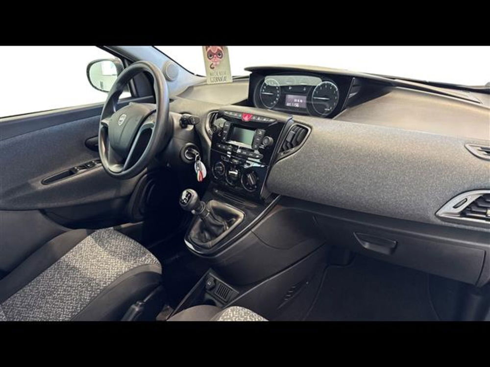 Lancia Ypsilon usata a Viterbo (8)