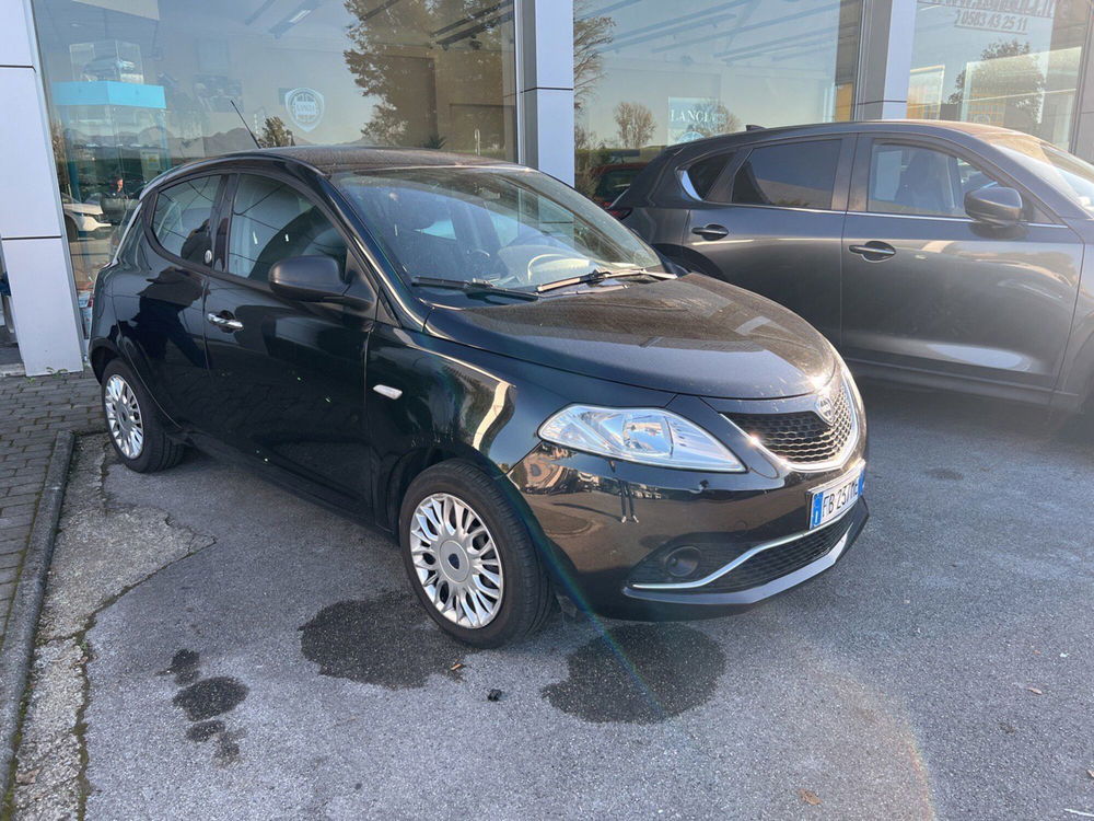 Lancia Ypsilon usata a Lucca