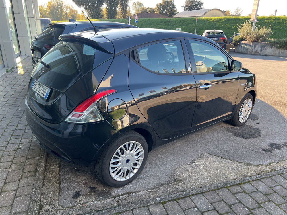 Lancia Ypsilon usata a Lucca (3)