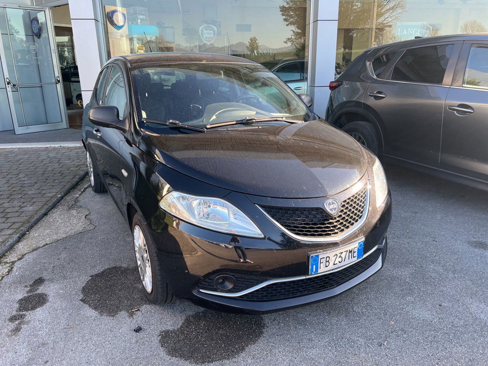 Lancia Ypsilon usata a Lucca (5)