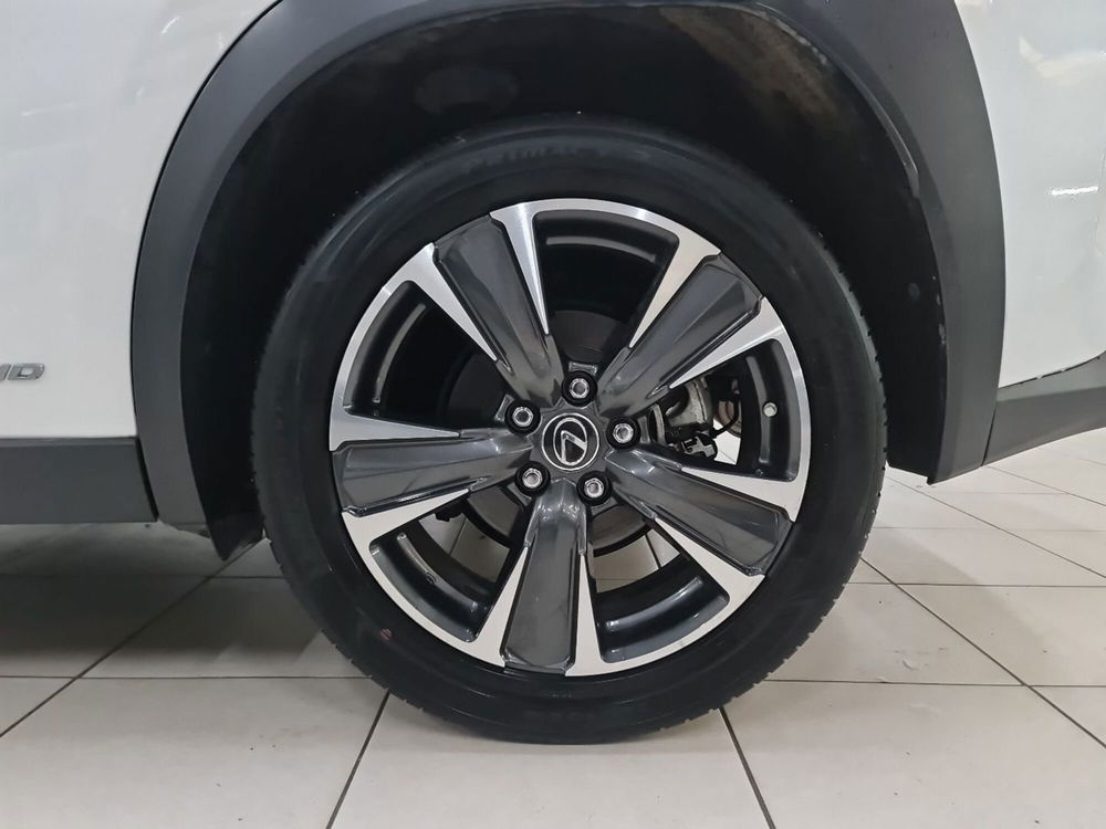 Lexus UX usata a Bologna (7)