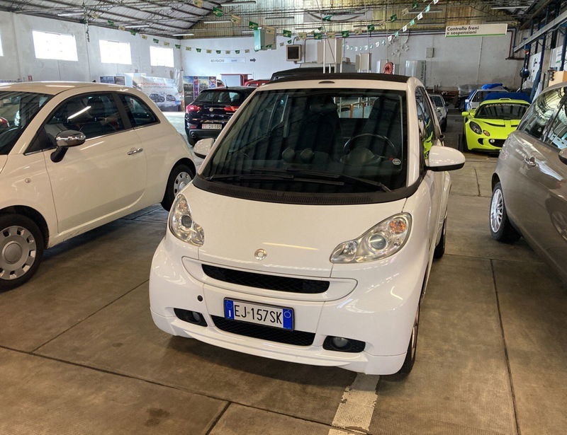 smart Fortwo Cabrio 1000 52 kW MHD cabrio passion  del 2011 usata a Lucca