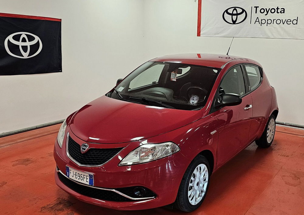 Lancia Ypsilon usata a Messina