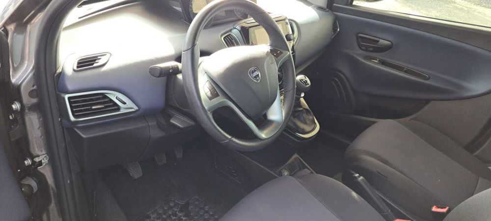 Lancia Ypsilon usata a Varese (16)