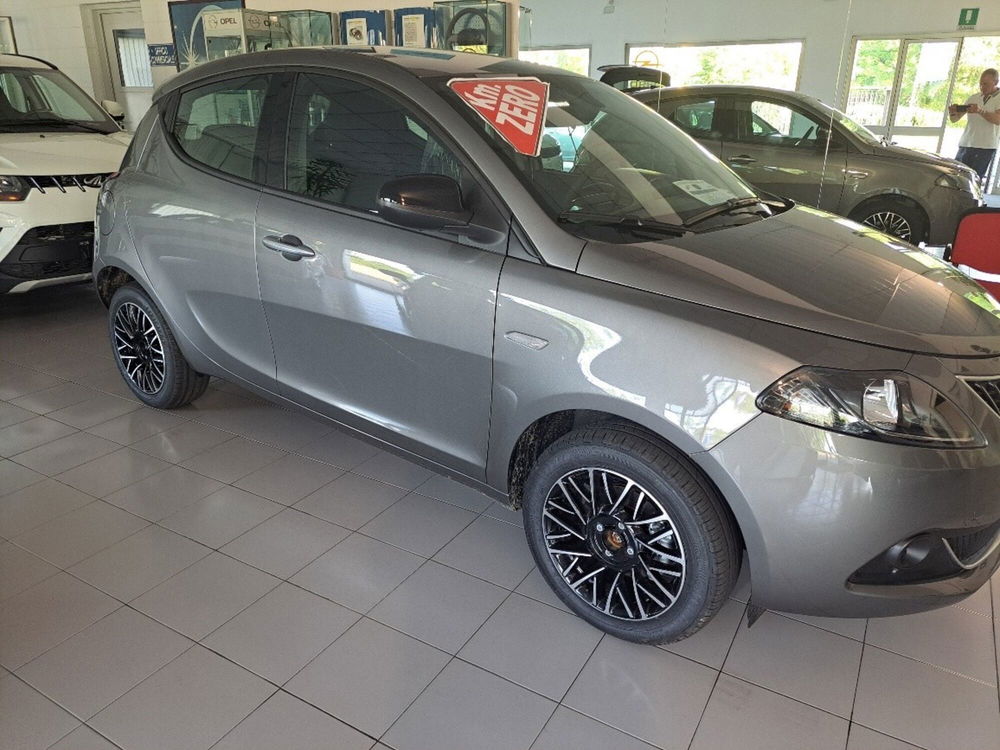 Lancia Ypsilon usata a Varese (4)