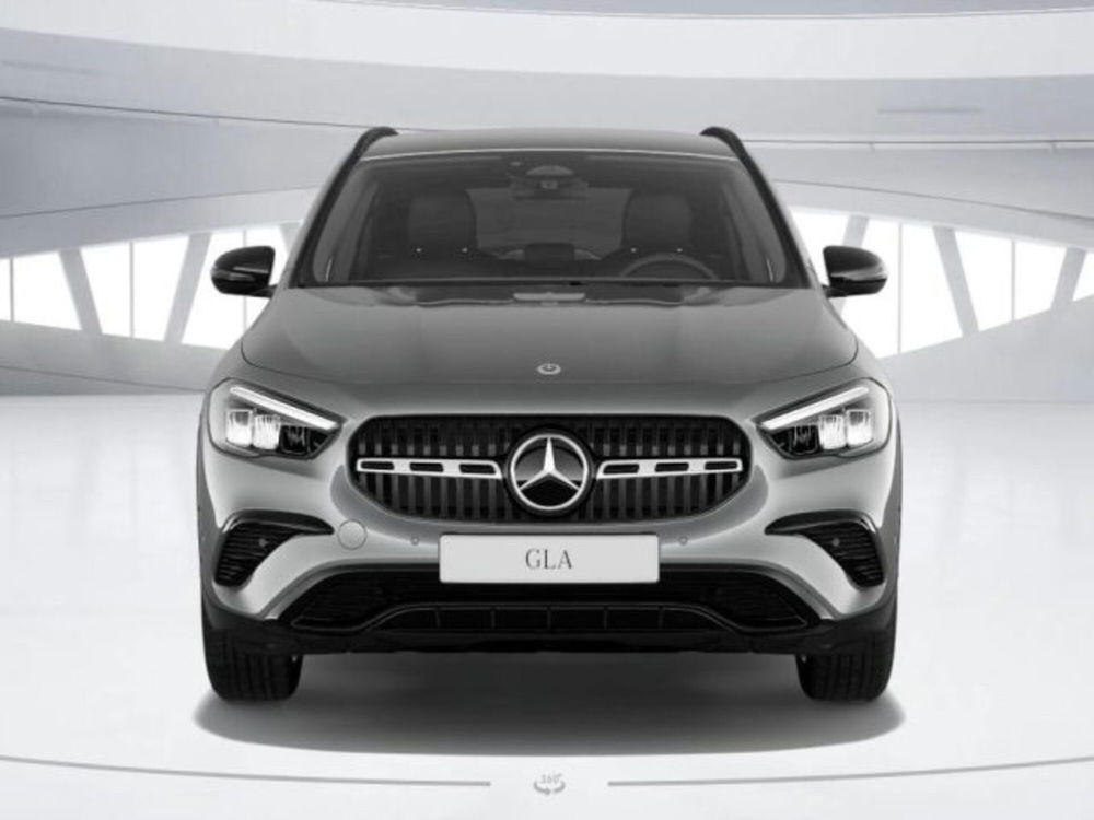 Mercedes-Benz GLA SUV nuova a Verona (3)