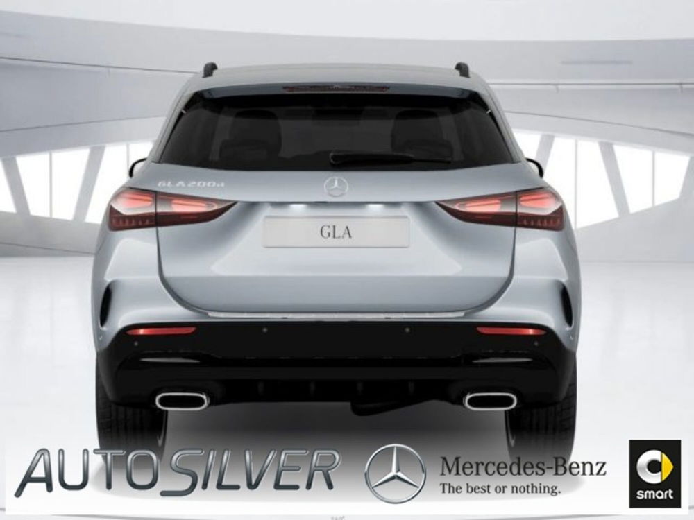 Mercedes-Benz GLA SUV nuova a Verona (4)