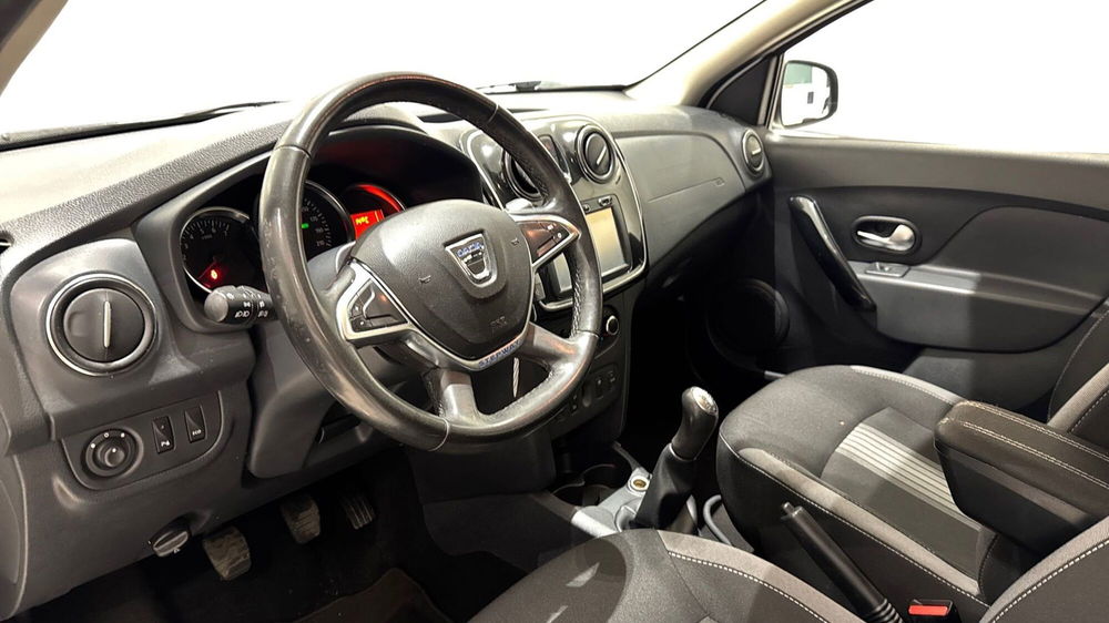 Dacia Sandero usata a Viterbo (7)