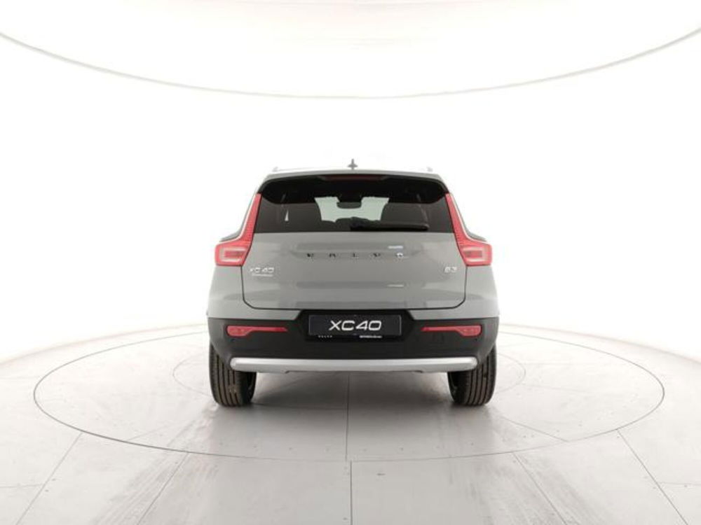 Volvo XC40 nuova a Modena (4)