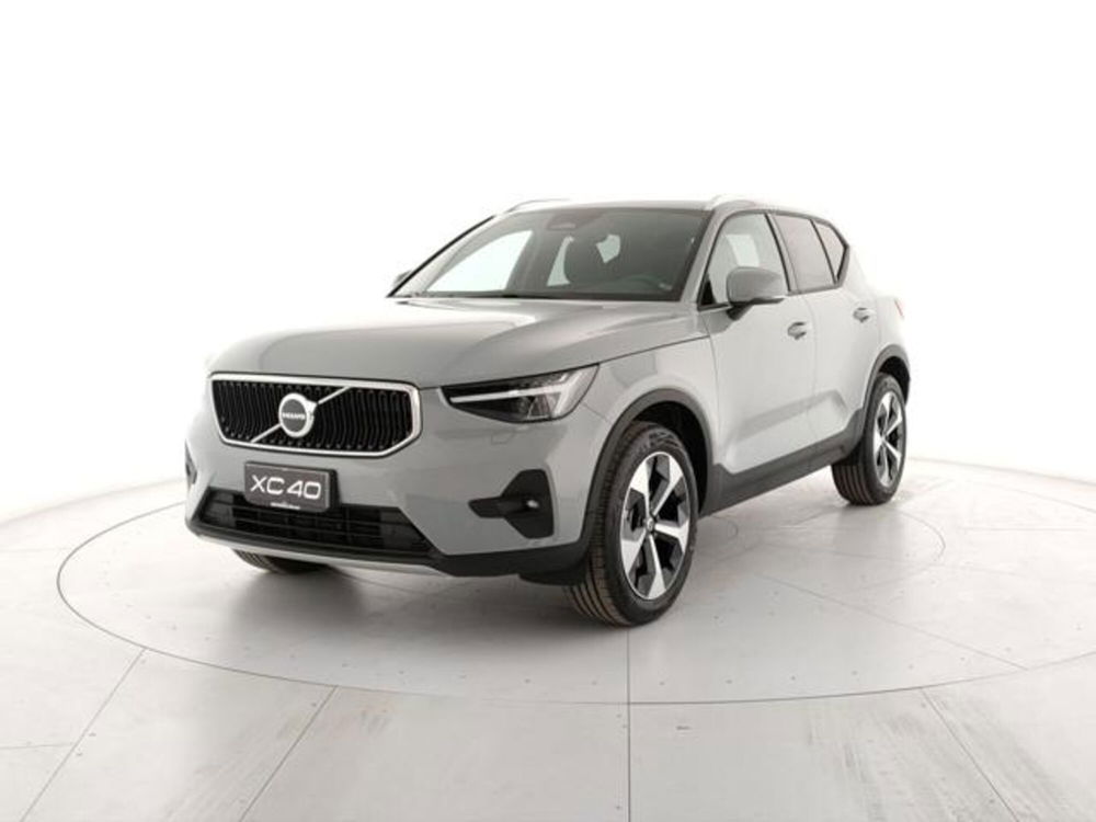 Volvo XC40 nuova a Modena (2)