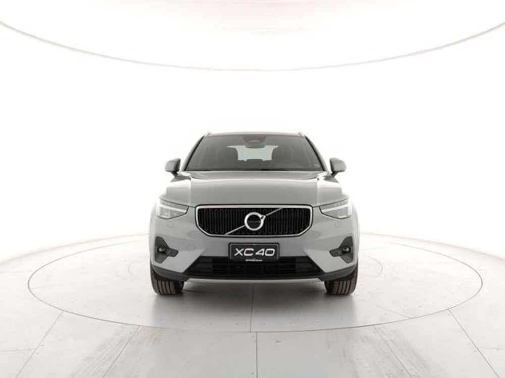 Volvo XC40 nuova a Modena (7)