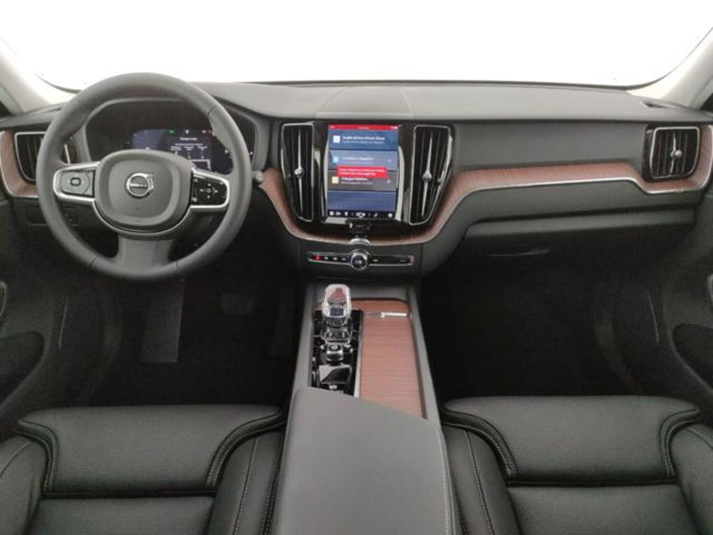 Volvo XC60 nuova a Modena (10)