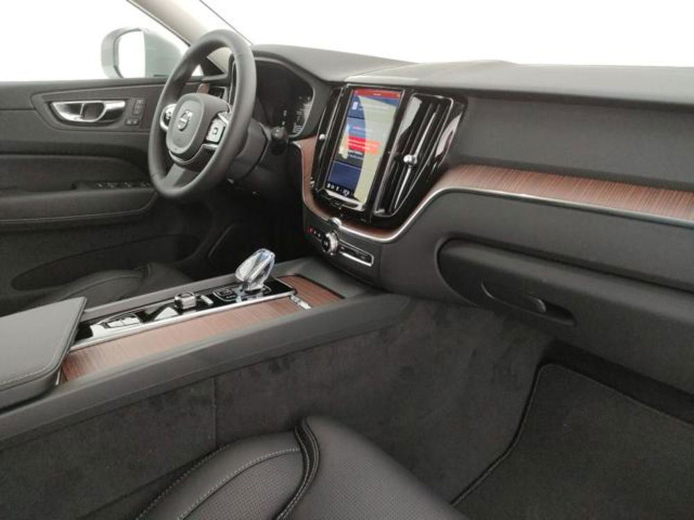 Volvo XC60 nuova a Modena (11)