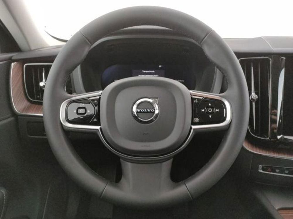 Volvo XC60 nuova a Modena (12)