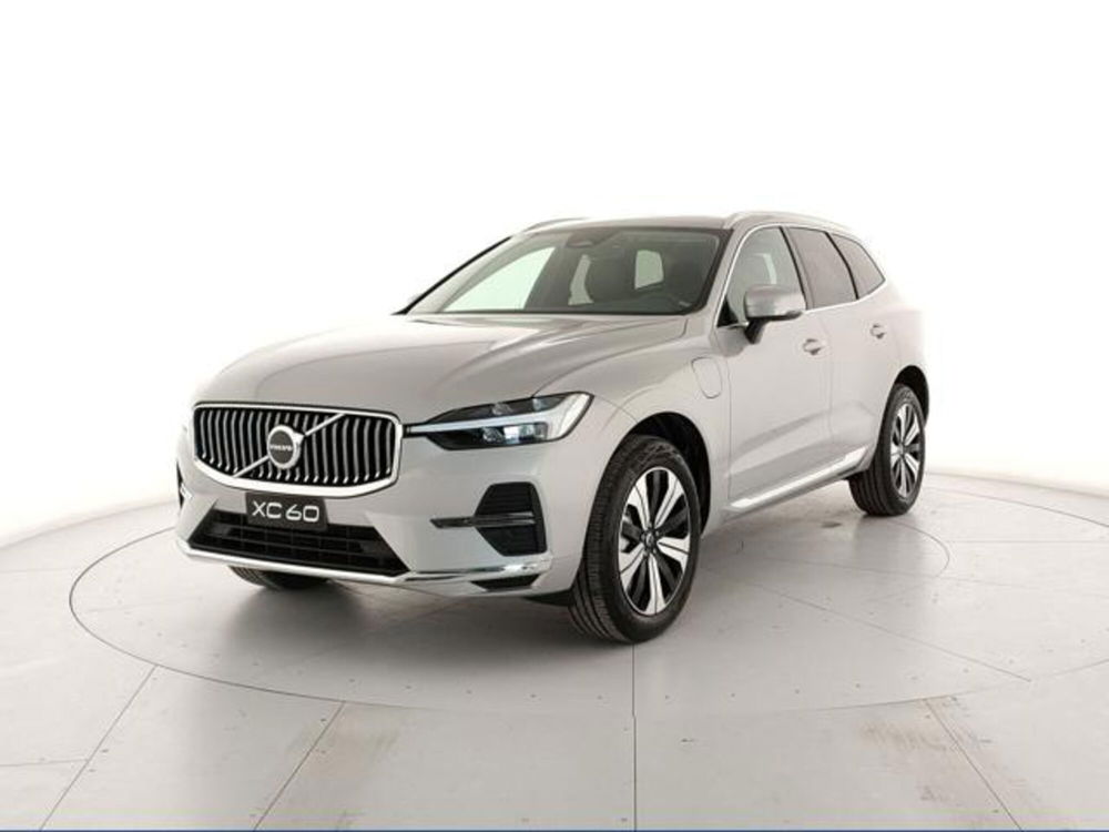 Volvo XC60 nuova a Modena (2)