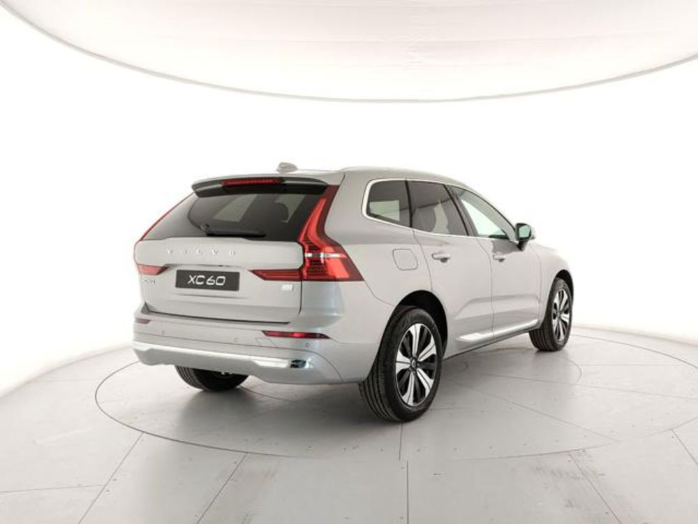 Volvo XC60 nuova a Modena (5)