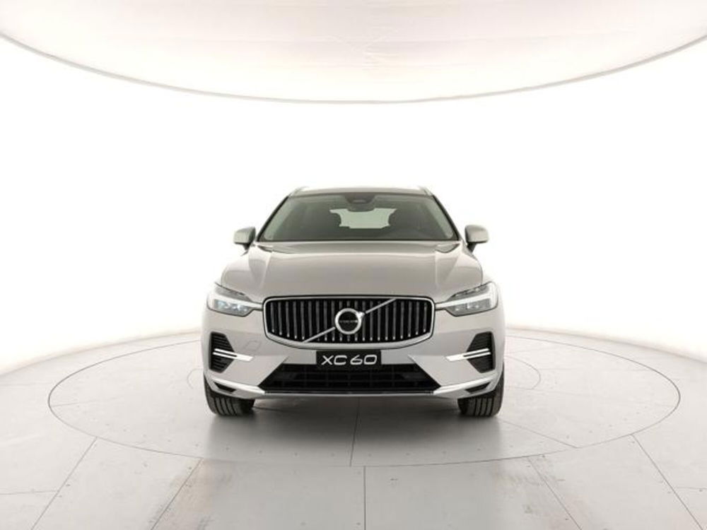 Volvo XC60 nuova a Modena (7)