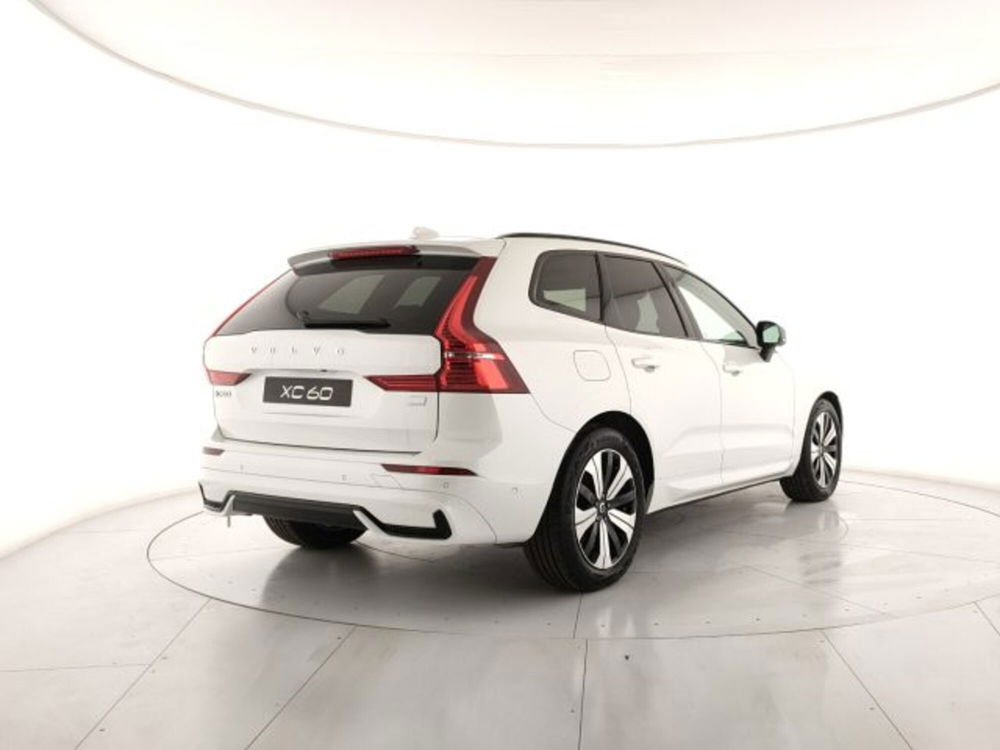 Volvo XC60 nuova a Modena (5)