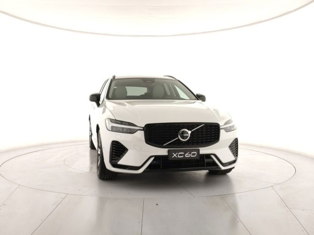 Volvo XC60 nuova a Modena (7)