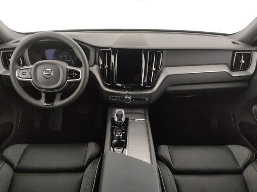 Volvo XC60 nuova a Modena (10)